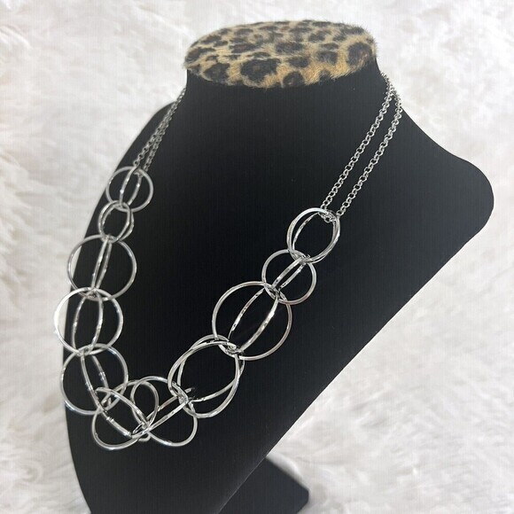 Paparazzi. Double Chain Silver Tone Circle Link Pendant Necklace Earrings‎ Set - Picture 8 of 13